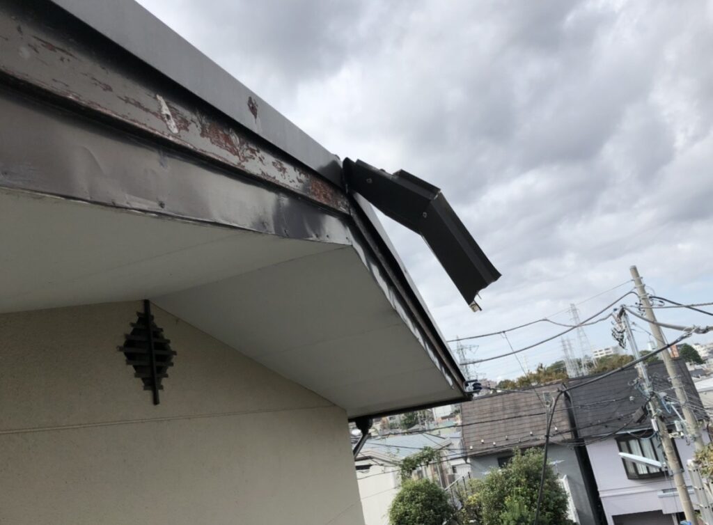 【風で外れた屋根材の危険性】