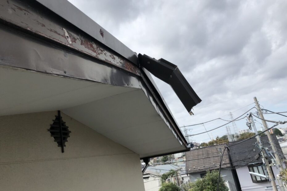 【風で外れた屋根材の危険性】