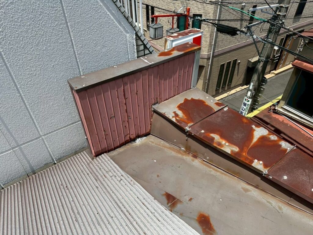 北区上十条 既存屋根の劣化状況(棟部)