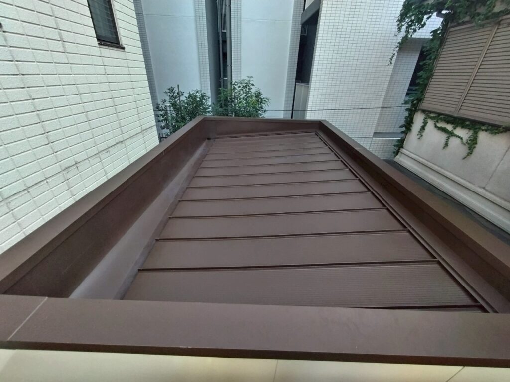 板橋区成増 完成後の屋根(全景・つた側)
