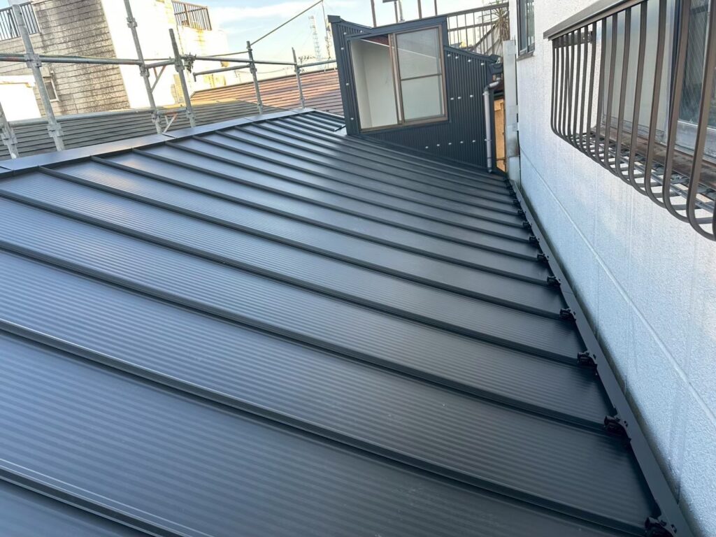 北区上十条 完成後の屋根(バルコニー側)