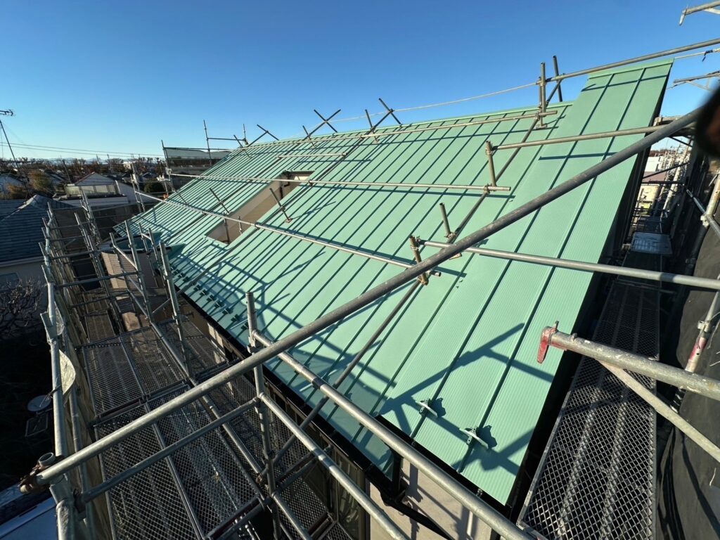 武蔵野市関前 屋根カバー工法 施工後 屋根全景